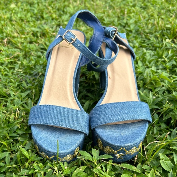 Ladies Jeans Shoes Designed with Yellow White & Hunter Green Flowers Patterns. - Picture 2 of 2